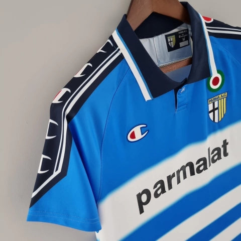 Camisa Parma Goleiro 1999/00 Retrô Masculina Azul com escudo bordado, design clássico e visual autêntico dos goleiros lendários do futebol italiano.”