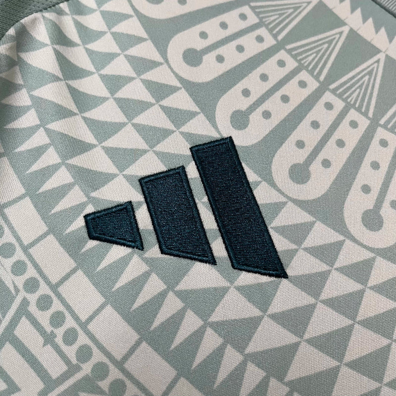 Camisa México Away II 2024/25 Adidas masculina, verde, com escudo da seleção mexicana e detalhes culturais, tecido leve e respirável, ideal para treinos, jogos e torcer pelo time.