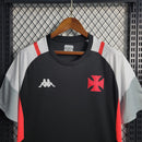 Camisa Vasco da Gama Treino 2023/24 Kappa Masculina, camiseta de treino preta com detalhes em branco e escudo do Vasco, tecido leve e respirável, ideal para treinos e uso casual"
