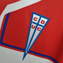 Camisa Retrô Universidad Católica Away II 2009/10 Puma Masculina vermelha, uniforme alternativo do futebol chileno com escudo da Católica no peito, estilo clássico retrô, ideal para colecionadores e torcedores.