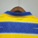 Camisa Parma Home I 1998/99 Retrô Masculina Amarela e Azul com escudo bordado, design clássico e estilo vintage que celebra a era de ouro do futebol italiano.”