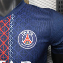 Camisa PSG Home I 2025/26 Nike Jogador Masculina Azul, uniforme com tecnologia de performance, design moderno e detalhes em vermelho e branco para torcedores do Paris Saint-Germain.”