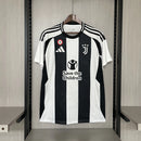 Camisa Juventus Home I 2024/25 Adidas Torcedor Masculina branca com listras pretas, escudo da Juventus bordado no peito e tecnologia AEROREADY para conforto e respirabilidade