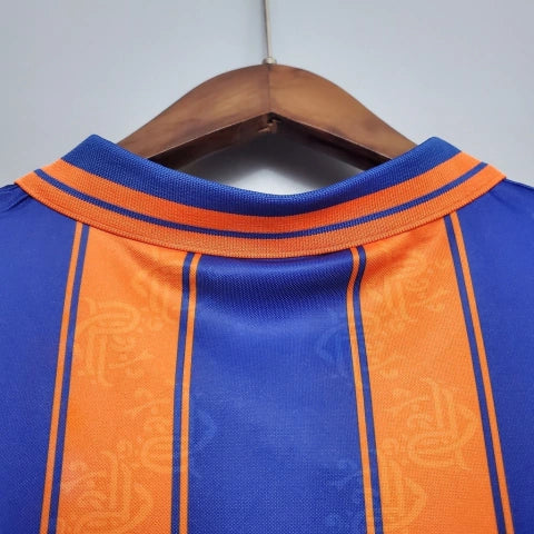 Camisa Rangers FC Away II 1993/94 Adidas Retrô Masculina Laranja, uniforme retrô clássico do Rangers, design vibrante e nostálgico dos anos 90 para torcedores apaixonados.”