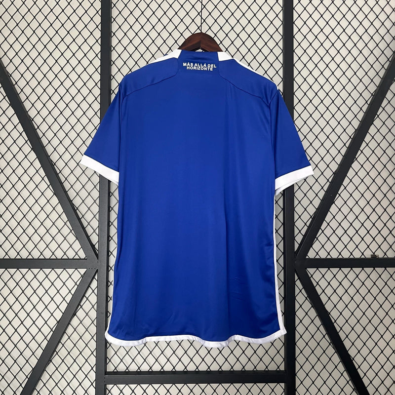 Camisa Universidad de Chile Home I 2024/25 masculina azul, uniforme de torcedor Adidas com escudo bordado, tecnologia Aeroready para conforto e respirabilidade, ideal para fãs do La U, coleção 2024/25, estilo clássico, camisa de futebol sul-americana, presente para torcedor, camisa de torcida masculina."