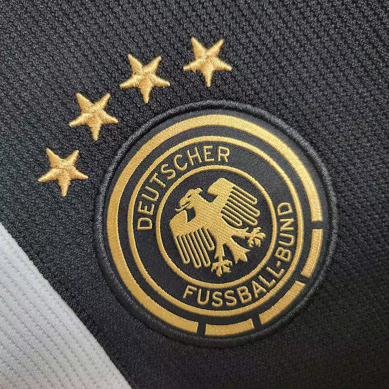 Camisa Alemanha Três-Quartos Icon 2022/23 Adidas Torcedor Masculina preta com detalhes em branco e cinza, corte três-quartos, tecido leve e respirável – perfeita para torcedores, treinos e uso casual.