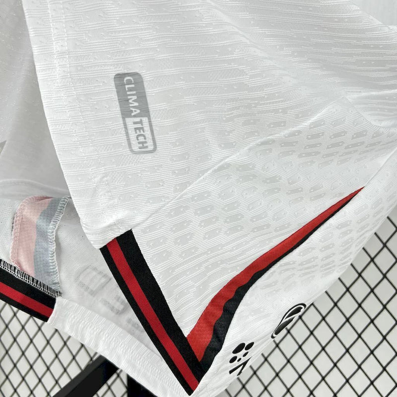Camisa Newell’s Old Boys Away II 2025/26 Torcedor Masculina branca, uniforme reserva argentino com detalhes em vermelho e preto, modelo torcedor leve e confortável disponível na Wazemix.