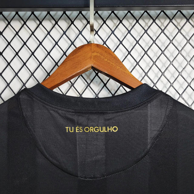 Camisa preta do Corinthians temporada 2010 com detalhes brancos
