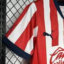 Kit Infantil Chivas Guadalajara 2024/25 oficial, camisa e shorts, uniforme completo para crianças, ideal para pequenos torcedores dos Rojiblancos
