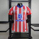 Camisa Atlético de Madrid Home 2024/25 Jogador Masculina Nike original, modelo com tecnologia Dri-FIT ADV, listras vermelhas e brancas, versão usada pelos atletas em campo.