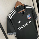 Camisa Colo-Colo Away II 2024/25 Adidas Torcedor Masculina na cor preta, modelo reserva do time chileno, tecido leve e respirável com escudo em destaque no peito.