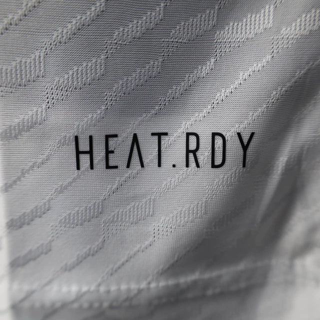 Camisa Ajax Edição Especial 2025/26 Adidas Jogador Masculina, versão Player Issue, cor exclusiva, escudo oficial em silicone termocolado, logo Adidas, tecido HEAT.RDY de alta performance, slim fit, lançamento oficial do Ajax Amsterdam para torcedores e colecionadores."