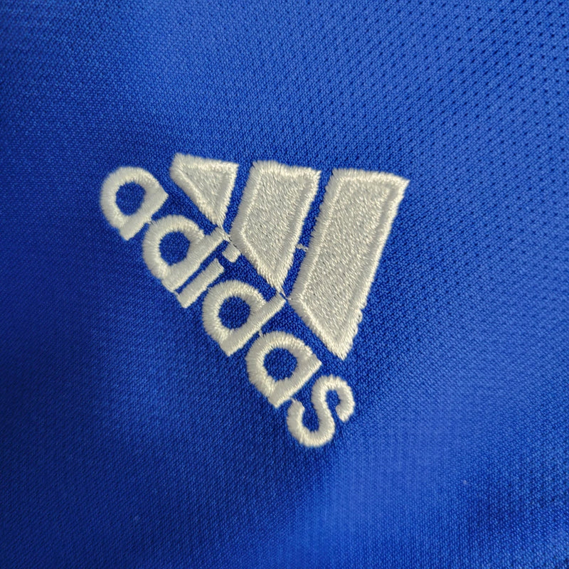 Camisa Iugoslávia 2000/01 Adidas retrô masculina azul com detalhes em branco e vermelho, gola polo com botão e mangas curtas, modelo clássico em tecido leve para torcedores e colecionadores"