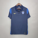 Camisa Finlândia Away II 2020/21 Nike retrô masculina azul marinho com detalhes brancos e dourados, gola redonda e mangas curtas, modelo clássico em tecido leve e respirável para torcedores e colecionadores"