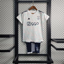 Kit Infantil Ajax Away (2) 2023/24 Adidas, uniforme completo infantil com camisa e short, disponível dos 3 aos 13 anos, ideal para pequenos torcedores apaixonados pelo Ajax.