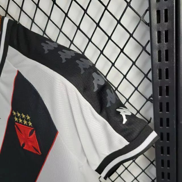 Kit Infantil Vasco Away (2) 2024/25 Kappa preto com faixa diagonal branca, camisa e short oficial para crianças torcedoras do Gigante da Colina