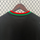 Camisa Arsenal Away 2024/25 Adidas Torcedor Masculina - modelo preto, uniforme de visitante dos Gunners, design moderno com escudo do clube e logo Adidas em destaque.