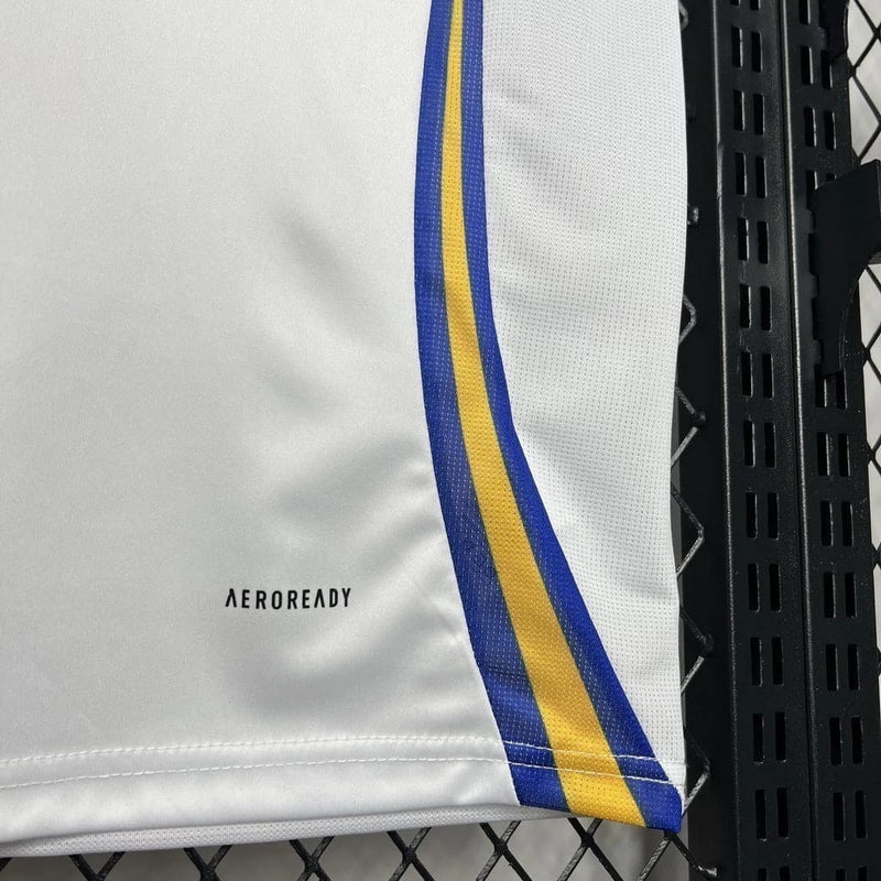Texto alternativo para imagem:
Camisa Boca Juniors Away (2) 2024/25 Adidas Torcedor Masculina branca com detalhes em azul e amarelo, escudo bordado e tecido leve com tecnologia AEROREADY para alta respirabilidade.

