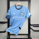 Camisa Manchester City Home I 2024/25 Puma Torcedor Masculina azul celeste, uniforme leve e confortável com escudo do City e tecnologia Puma, ideal para jogos e torcedores."