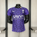 Camisa Al-Hilal Third III 2024/25 Puma Jogador Masculina roxa, uniforme de futebol árabe com design moderno, tecnologia Puma DryCell, leve e respirável, ideal para treinos, jogos e colecionadores do Al-Hilal FC.