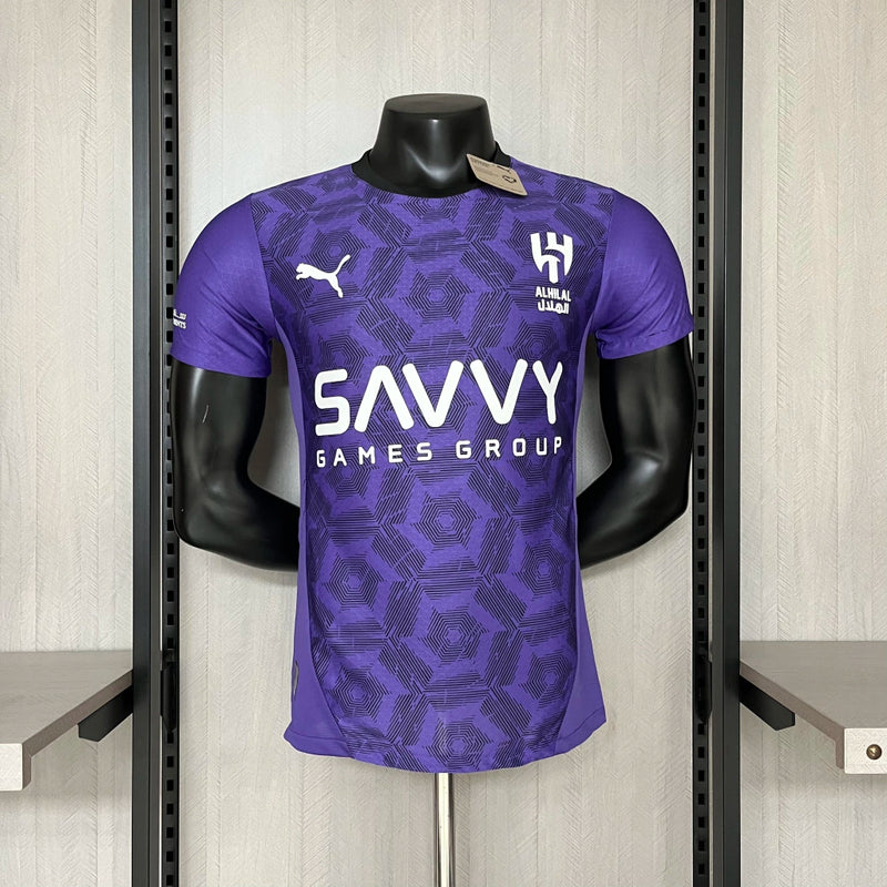 Camisa Al-Hilal Third III 2024/25 Puma Jogador Masculina roxa, uniforme de futebol árabe com design moderno, tecnologia Puma DryCell, leve e respirável, ideal para treinos, jogos e colecionadores do Al-Hilal FC.