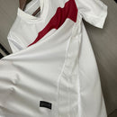 Camisa Turquia Home I 2024/25 Nike masculina branca com detalhes vermelhos, gola careca e tecido leve respirável para torcedores"