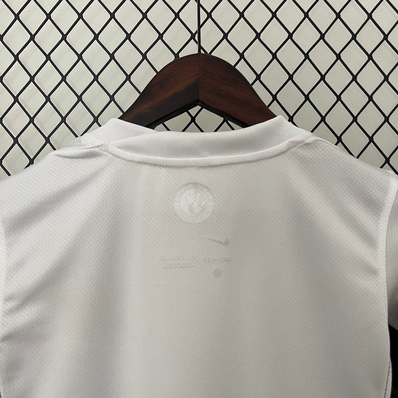 Camisa Corinthians Home 2024/25 Feminina Nike para torcedora, preta com detalhes em branco, modelo oficial do clube, ideal para fãs mulheres do Corinthians"