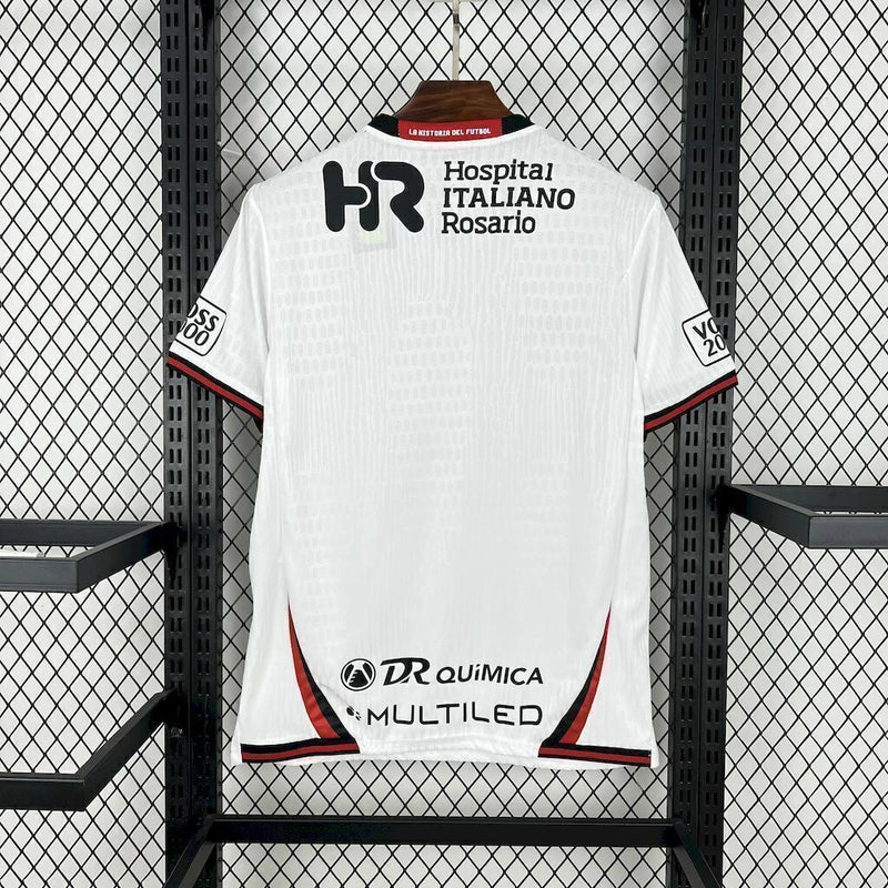 Camisa Newell’s Old Boys Away II 2025/26 Torcedor Masculina branca, uniforme reserva argentino com detalhes em vermelho e preto, modelo torcedor leve e confortável disponível na Wazemix.