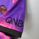 Camisa PSG Fourth IV 2020/21 Jordan Torcedor Masculina Rosa e Roxo, uniforme moderno do Paris Saint-Germain, design vibrante, conforto e estilo para torcedores apaixonados.”