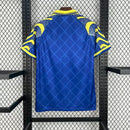 Camisa Parma Away II 1995/96 Puma Retrô Masculina Azul com detalhes amarelos, escudo histórico bordado e design clássico inspirado na era de ouro do futebol italiano.”