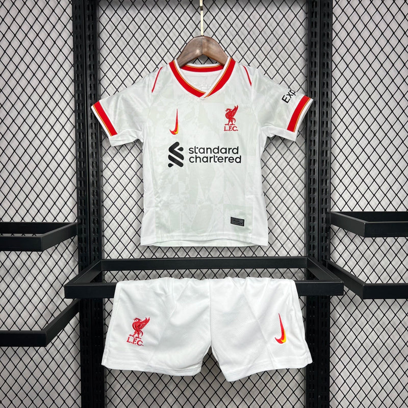 Kit Infantil Liverpool Third III 2024/25 Nike – uniforme oficial com camisa e short, modelo infantil, tecido leve e confortável, na cor da terceira camisa do Liverpool para a temporada 2024/25."