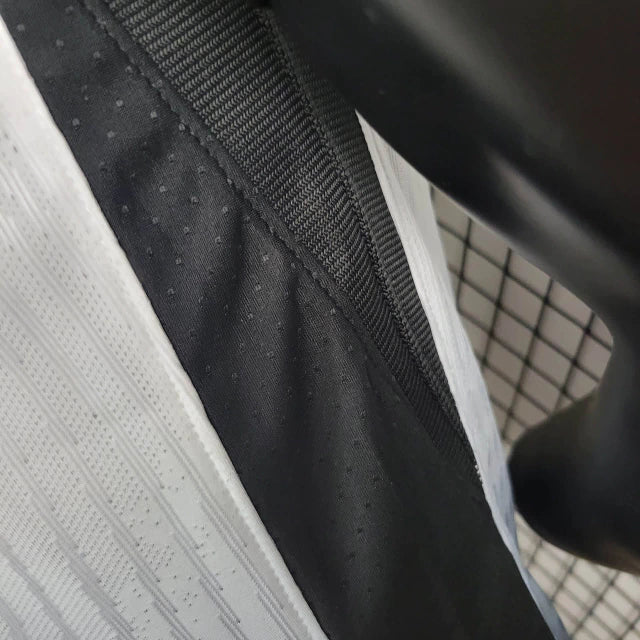 Camisa Corinthians home 2024/25 Nike jogador masculina na cor branca com detalhes pretos, escudo do Corinthians no peito e design da nova temporada