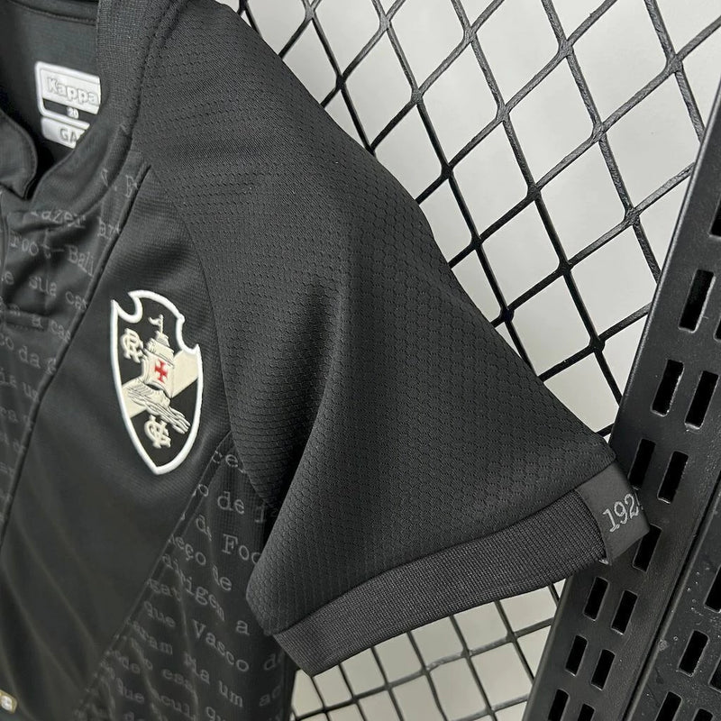 Kit Infantil Vasco Goleiro 2024/25 Kappa – uniforme oficial para crianças com camisa e short, escudo bordado do Vasco da Gama, design exclusivo de goleiro e tecido respirável.