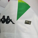 Camisa Vasco da Gama "Edição LGBT" 2021/22 Kappa Torcedor Masculina branca com faixa diagonal preta e detalhes em arco-íris, símbolo de inclusão e diversidade.