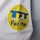 Camisa Itália Away II 1996/97 Nike Retrô masculina, branca, com escudo da seleção italiana no peito e logo Nike, feita em tecido leve e confortável, modelo retrô com caimento solto e tradicional, ideal para colecionadores e fãs de futebol histórico.”