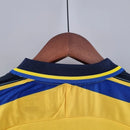 Camisa Parma Home I 1999/00 Retrô Masculina Amarela com detalhes em azul, escudo clássico do clube italiano e design fiel à época.”