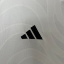 "Camisa Flamengo Away II 2024/25 Adidas Torcedor Masculina branca com detalhes em vermelho e preto, leve e respirável com tecnologia AEROREADY, ideal para jogos, treinos e torcedores Rubro-Negros