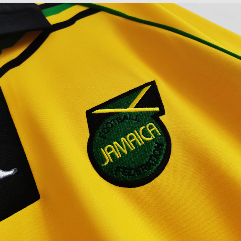 Camisa Jamaica Home I 1998/99 Kappa Retrô Masculina amarela – uniforme clássico da seleção jamaicana, modelo histórico da Copa do Mundo 1998 com detalhes verdes e pretos."