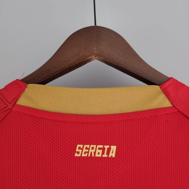 Camisa Sérvia Home I 2022/23 Puma masculina vermelha com detalhes dourados, gola careca e tecido leve respirável para torcedores"