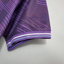 Camisa Fiorentina Home I 1992/93 Retrô Masculina roxa com gola clássica e escudo bordado, inspirada na era dourada do futebol italiano, ideal para torcedores e colecionadores que amam o estilo retrô.