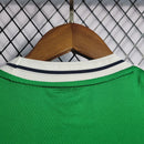 Camisa Irlanda do Norte Home I 2022/23 Adidas feminina verde com detalhes em branco e azul, gola careca, mangas curtas e modelagem ajustada ao corpo em tecido leve respirável"