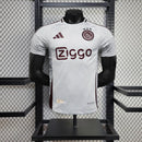 "Camisa Ajax Third (3) 2024/25 Adidas Jogador Masculina oficial, versão player issue, cor preta com detalhes modernos, escudo em termotransfer e tecnologia HEAT.RDY para máximo desempenho.
