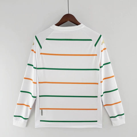 Camisa Venezia Away II 2022/23 Kappa Torcedor Masculina Manga Longa Branca com detalhes dourados e verdes, escudo do clube e design elegante inspirado na moda italiana.”