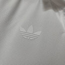 Camisa Colo-Colo Edição Centenário 2025/26 Adidas Torcedor Masculina branca, escudo bordado, tecido leve e respirável, design confortável e moderno, perfeita para torcedores e colecionadores.