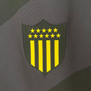 Camisa Peñarol Away II 2023/24 Torcedor Masculina Preta, uniforme uruguaio Puma, escudo bordado, tradição carbonera, conforto e estilo para torcedores"