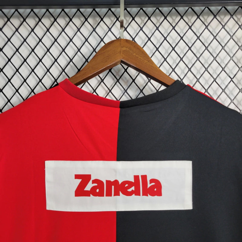 "Camisa Newell’s Old Boys 1993/94 Adidas Retrô Masculina vermelha e preta, modelo clássico anos 90, uniforme histórico do futebol argentino, ideal para colecionadores e torcedores apaixonados."