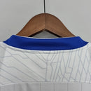 Camisa Retrô Universidad Católica Home I 2009/10 Puma Masculina branca, uniforme titular clássico do futebol chileno com escudo da Católica no peito, design retrô, ideal para torcedores e colecionadores.