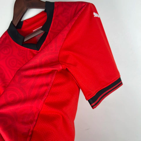 Camisa Rennes Home I 2023/24 Puma Torcedor Masculina Vermelha com detalhes em preto, tecido leve e design clássico do Stade Rennais.”