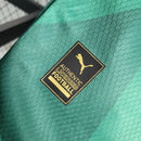 Kit Infantil Palmeiras Home (1) 2023/24 Puma – Camisa verde com escudo bordado, shorts e meião oficiais, modelo torcedor confortável para crianças apaixonadas pelo Verdão.