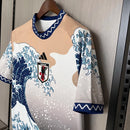 Camisa Seleção Concept Mar Forte 2024/25 Adidas Torcedor Masculina bege, uniforme conceito inspirado na força dos oceanos, design exclusivo, confortável e estiloso para torcedores e colecionadores de futebol.